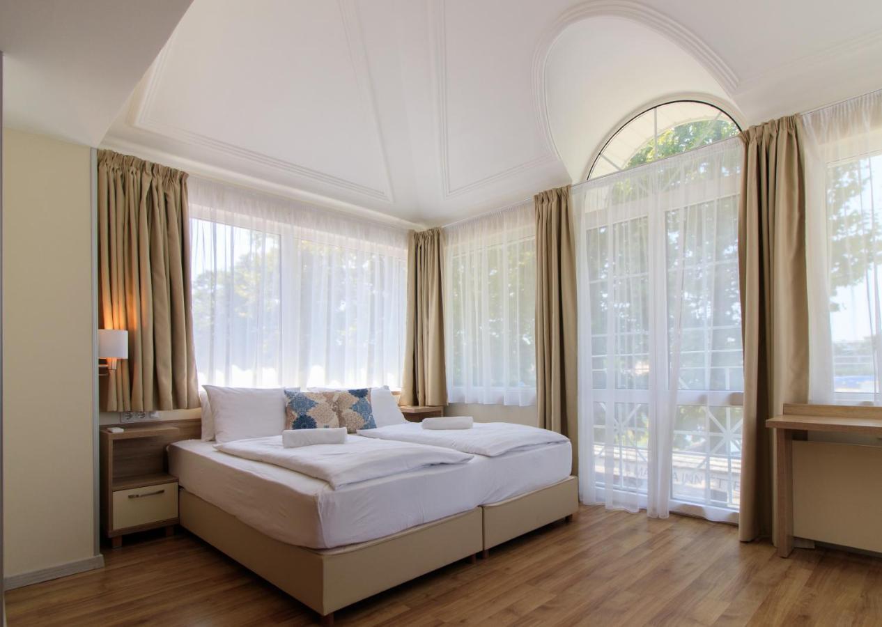 Villa Marina Inn Шиофок Экстерьер фото