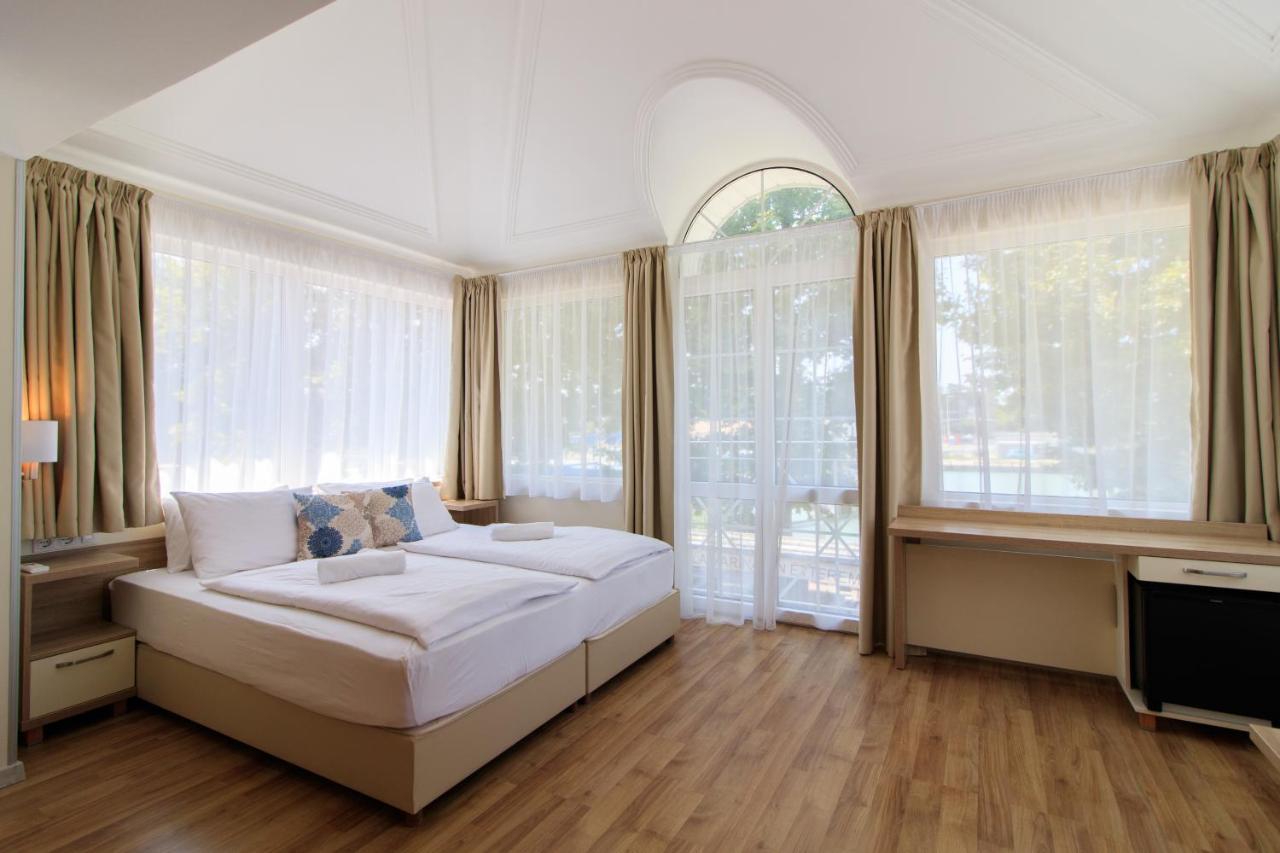Villa Marina Inn Шиофок Экстерьер фото