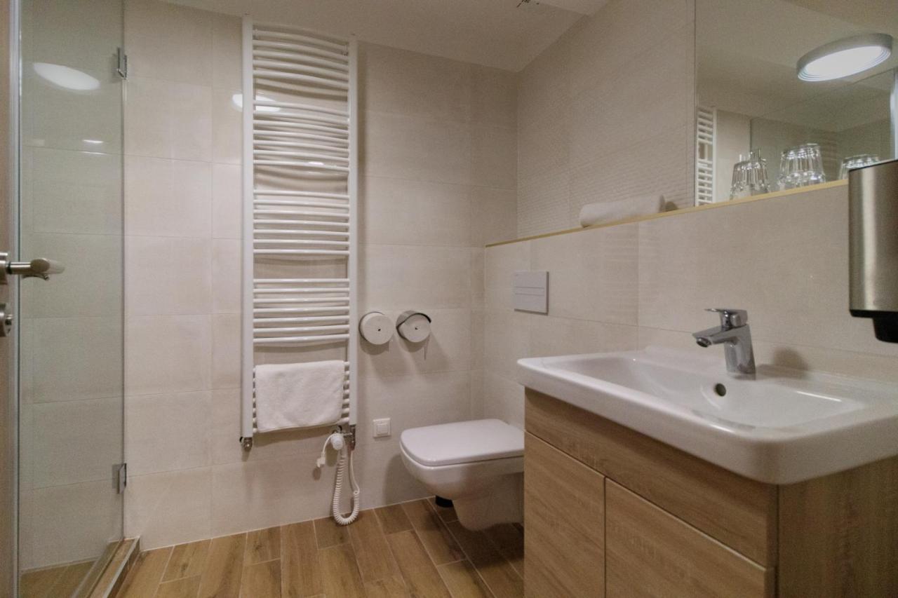 Villa Marina Inn Шиофок Экстерьер фото